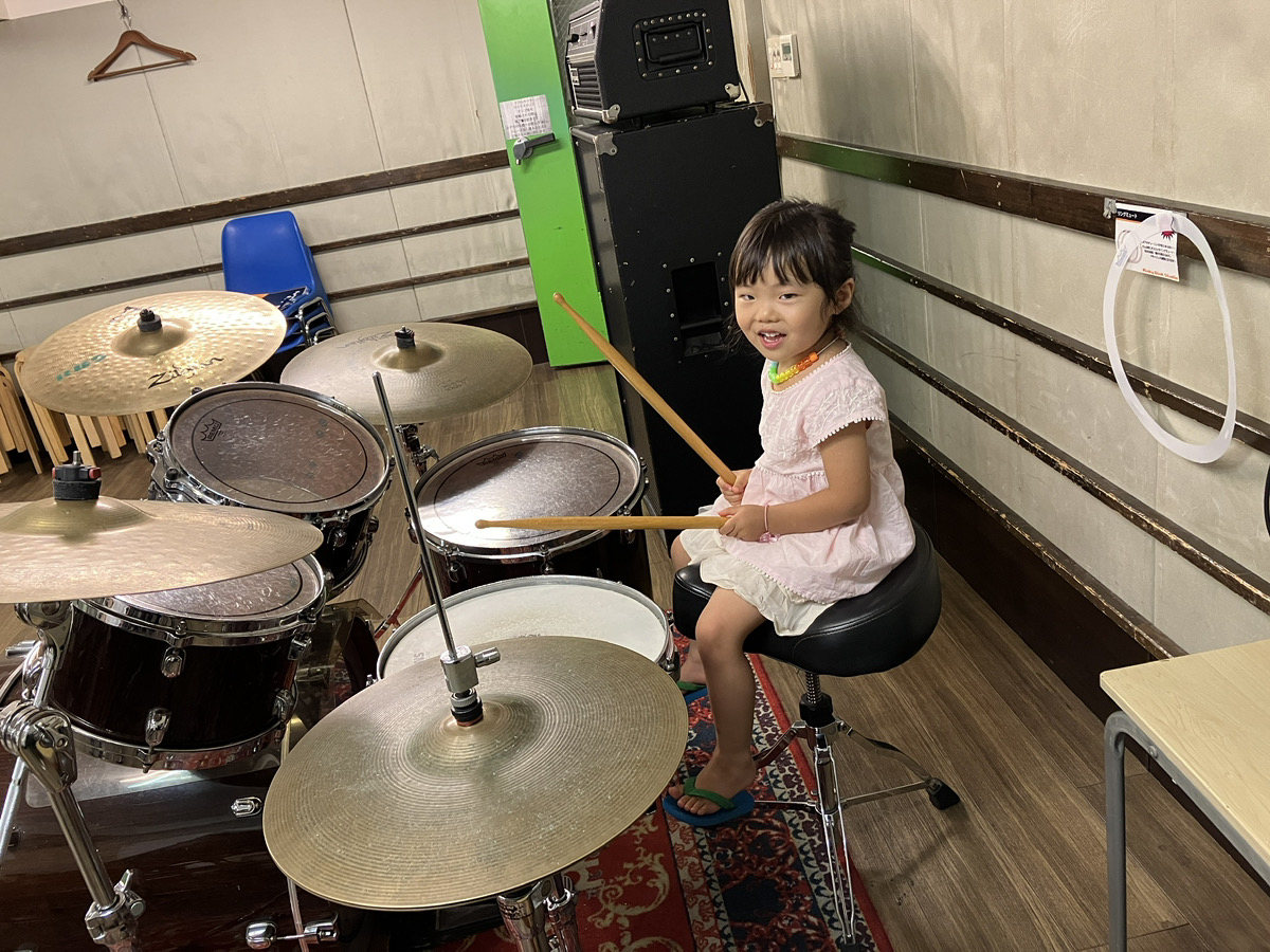 キッズドラムレッスンの様子
